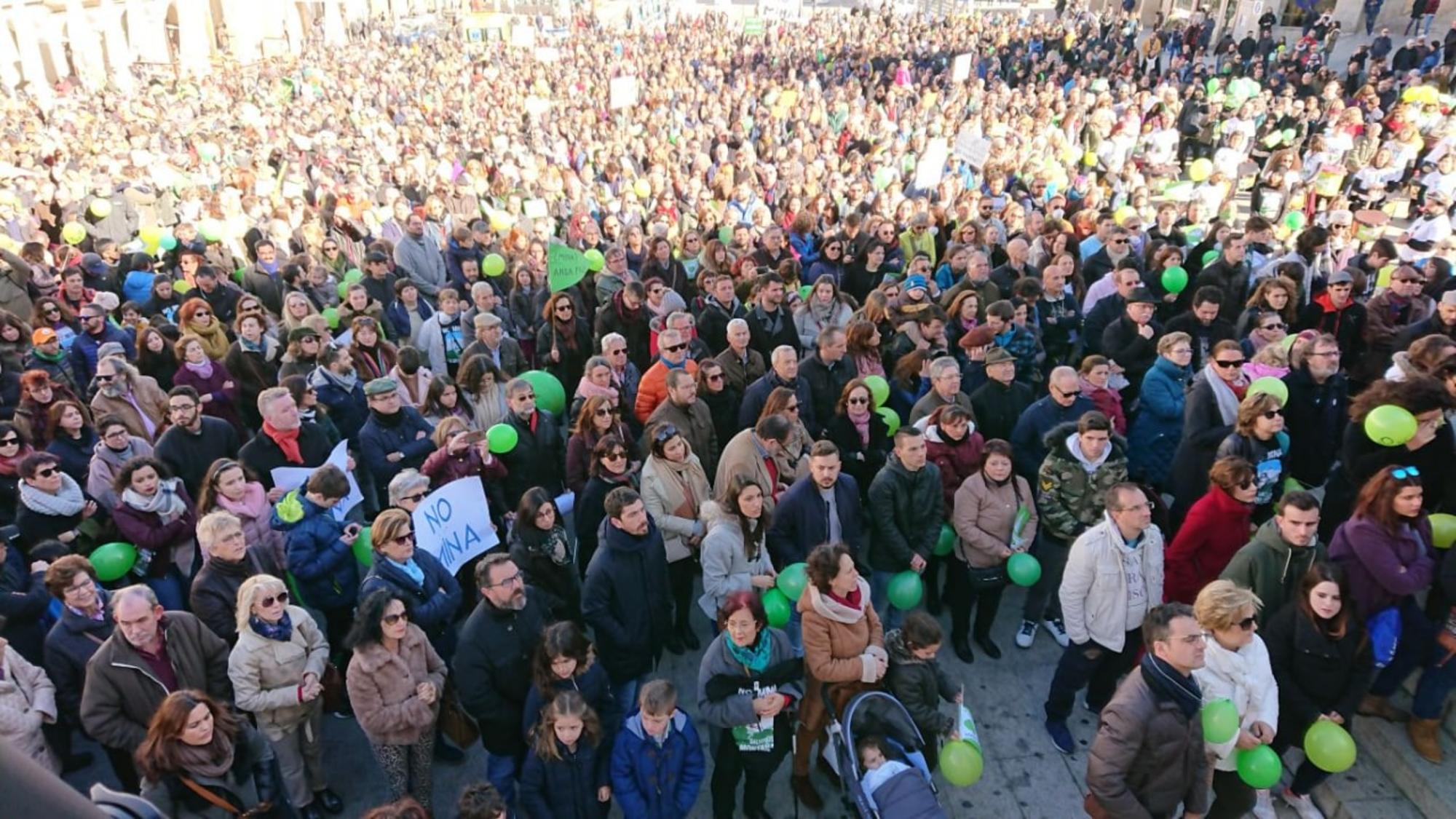 Movilizacion Valdeflores multitud